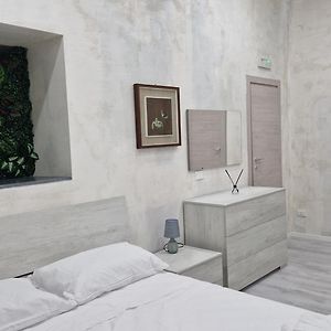 Camera grande con letto king size
